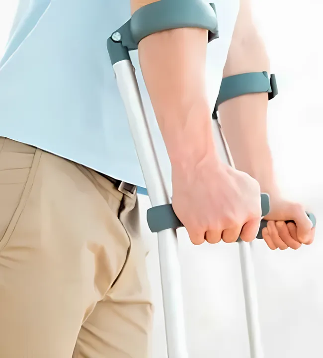 Produtos de mobilidade e acessibilidade fornecidos pela Distribuidora de Medicamentos no Atacado DL para clínicas e hospitais na Paraíba e Ceará.