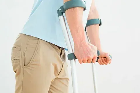 Produtos de mobilidade e acessibilidade fornecidos pela Distribuidora de Medicamentos DL para clínicas e hospitais na Paraíba e Ceará.